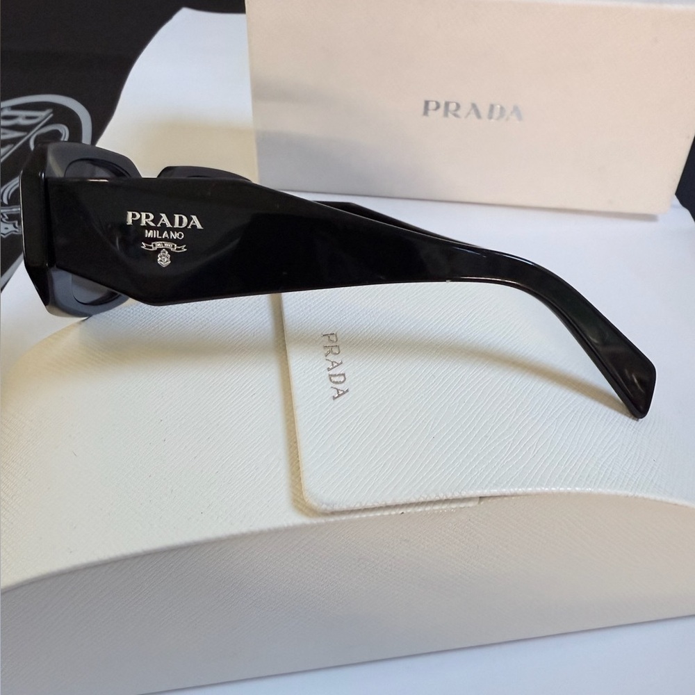 PRADA black frame Sunglasses Model: SPR17W-F 1AB-5S0 - Picture 10 of 11